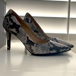 Naturalizer snakeskin patterned pumps